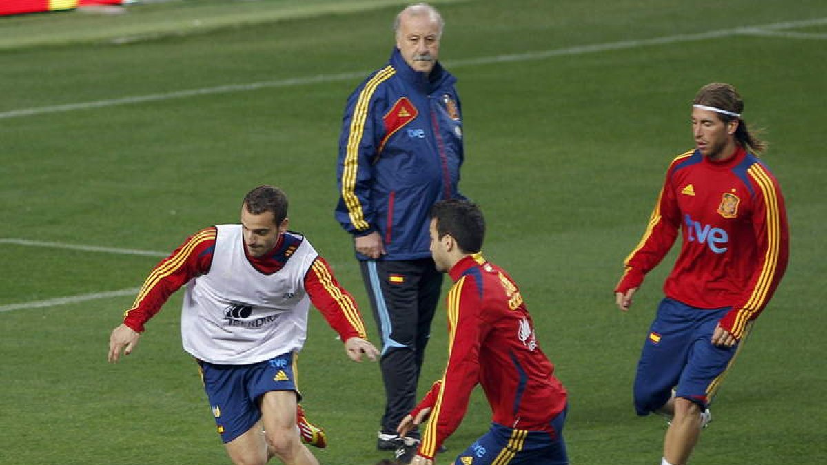La selección entrenó ayer en La Rosaleda ante la mirada de más de 10.000 aficionados.