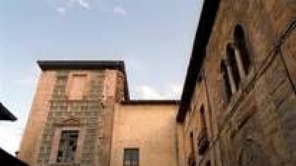 El Palacio del Conde Luna, situado en pleno casco histórico