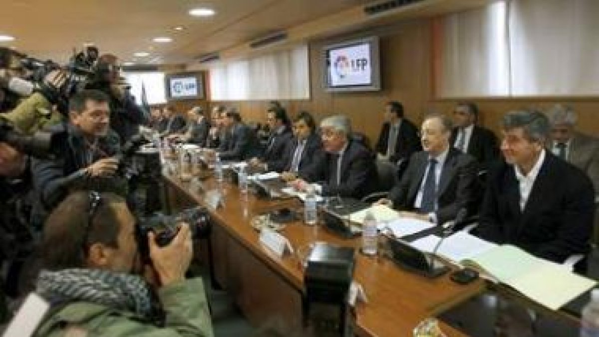 Un momento de la Asamblea General Extraordinaria de la Liga de Fútbol Profesional (LFP).