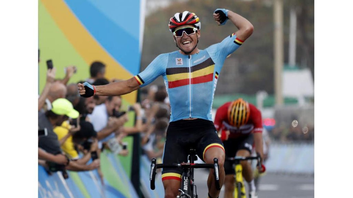Van Avermaet celebra su triunfo en la meta de Río. MUÑOZ