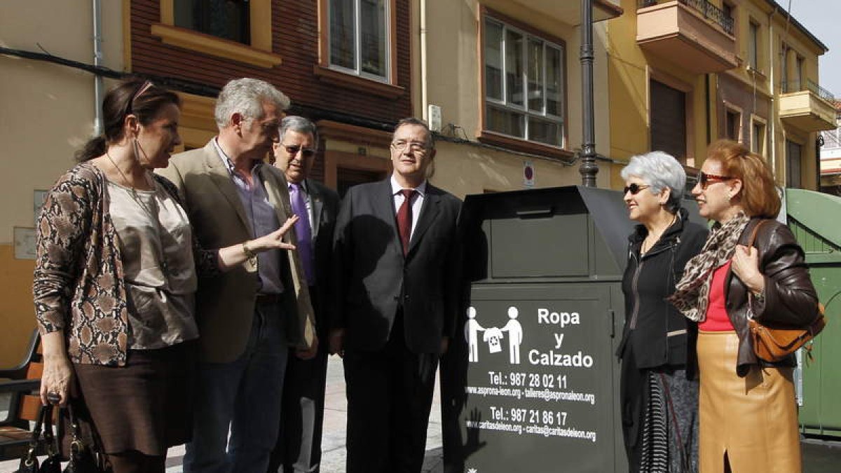 Representantes del Ayuntamiento, Cáritas y Asprona.