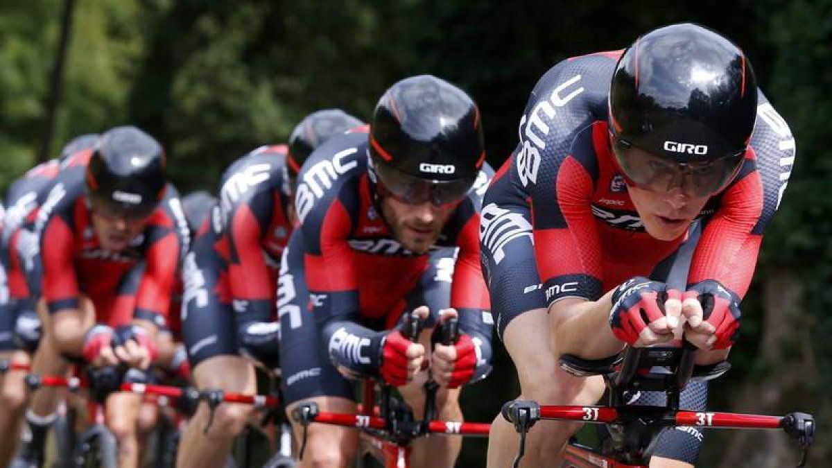 El empuje de los corredores del equipo BMC fue inalcanzable para el resto en la crono.