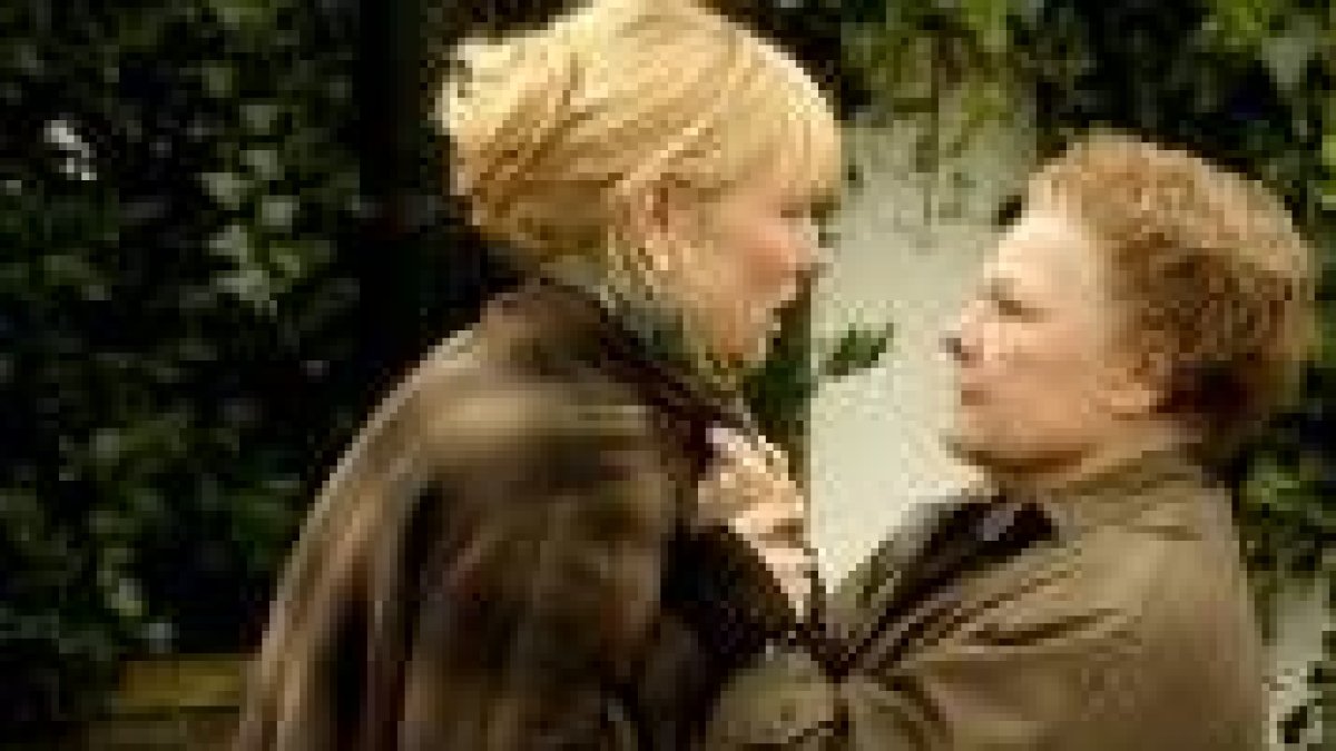 Una imagen del filme que protagonizan Cate Blanchett y Judy Dench
