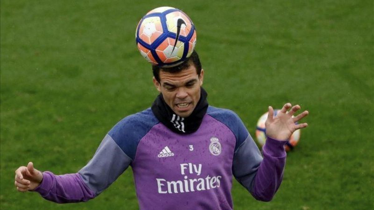 Pepe, en un entrenamiento del Madrid.