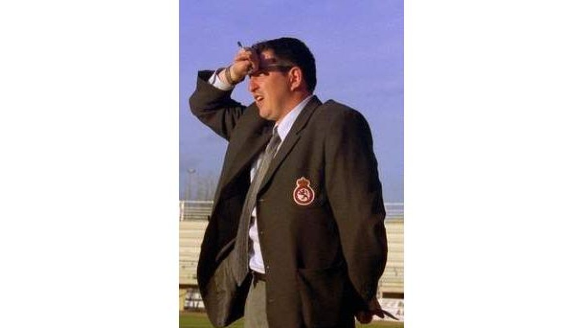 El director deportivo del Huracán Z, Roberto Canuria.