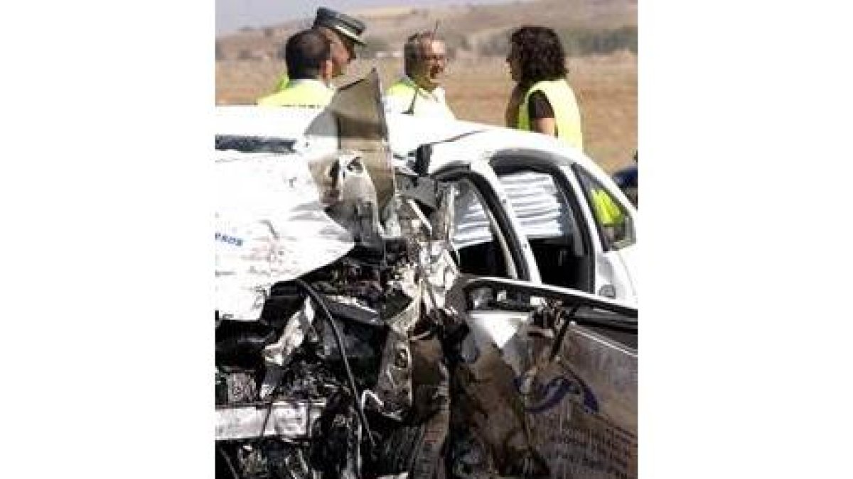 Un conductor circulaba muy rápido y adelantó a cuatro vehículos