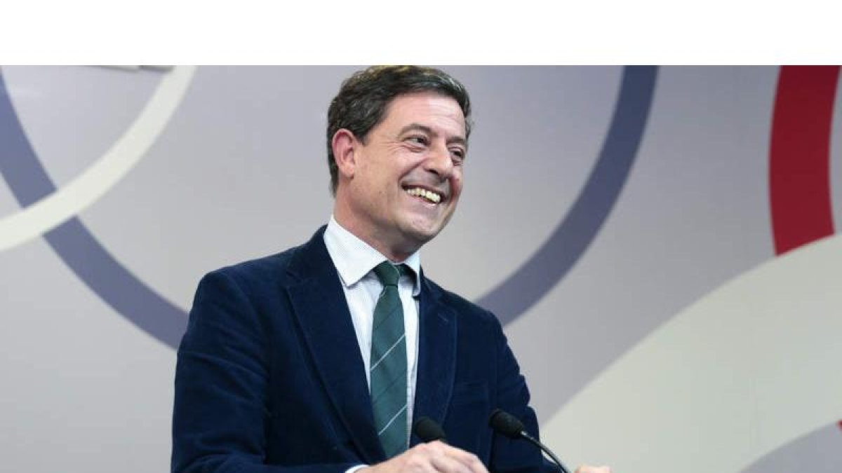 El secretario general de los socialistas gallegos, José Ramón Gómez Besteiro, anunció ayer su dimisión. LAVANDEIRA JR