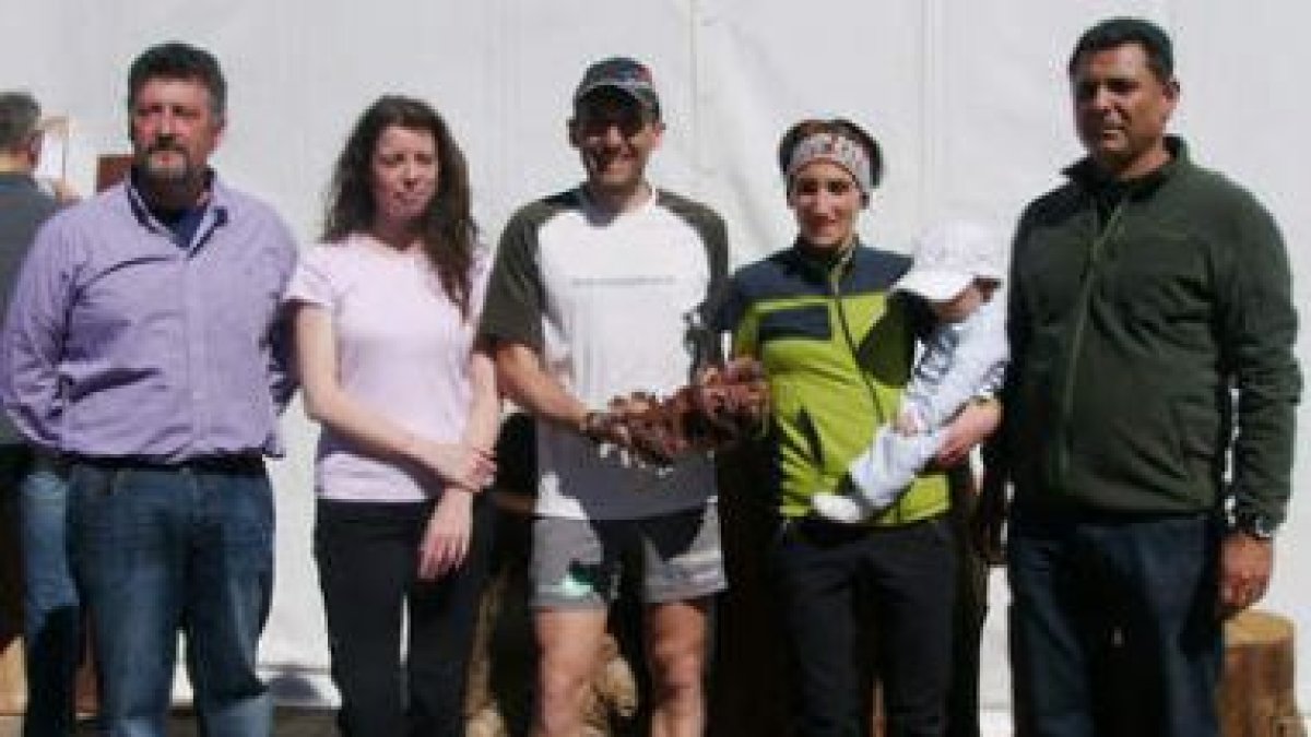 Heras y Kortázar posan en la entrega de trofeos.