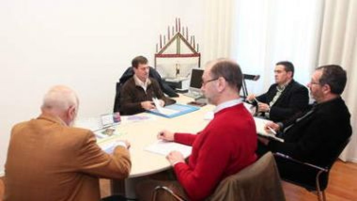 La comisión de compensación inició ayer sus reuniones.