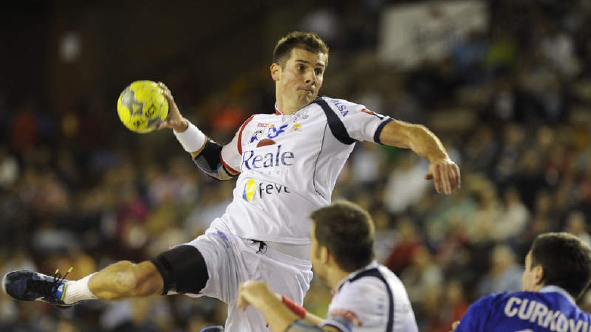 El central serbio Dalibor Cutura fue uno de los jugadores clave en la épica remontada del Reale Ademar ante el San Antonio.