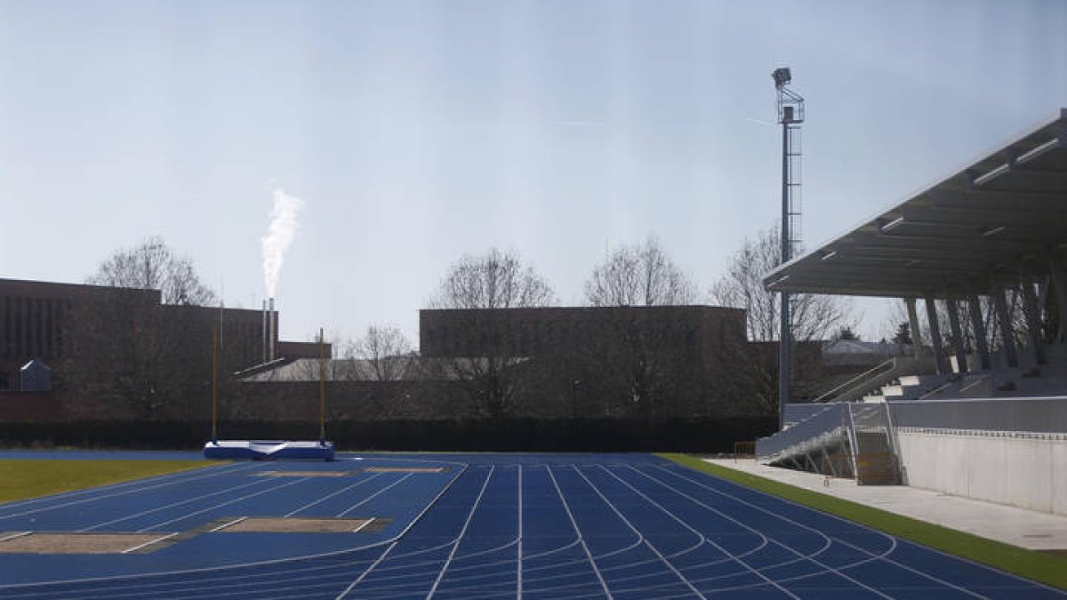 Nuevas pistas de atletismo de la Universidad de León. F. Otero Perandones.