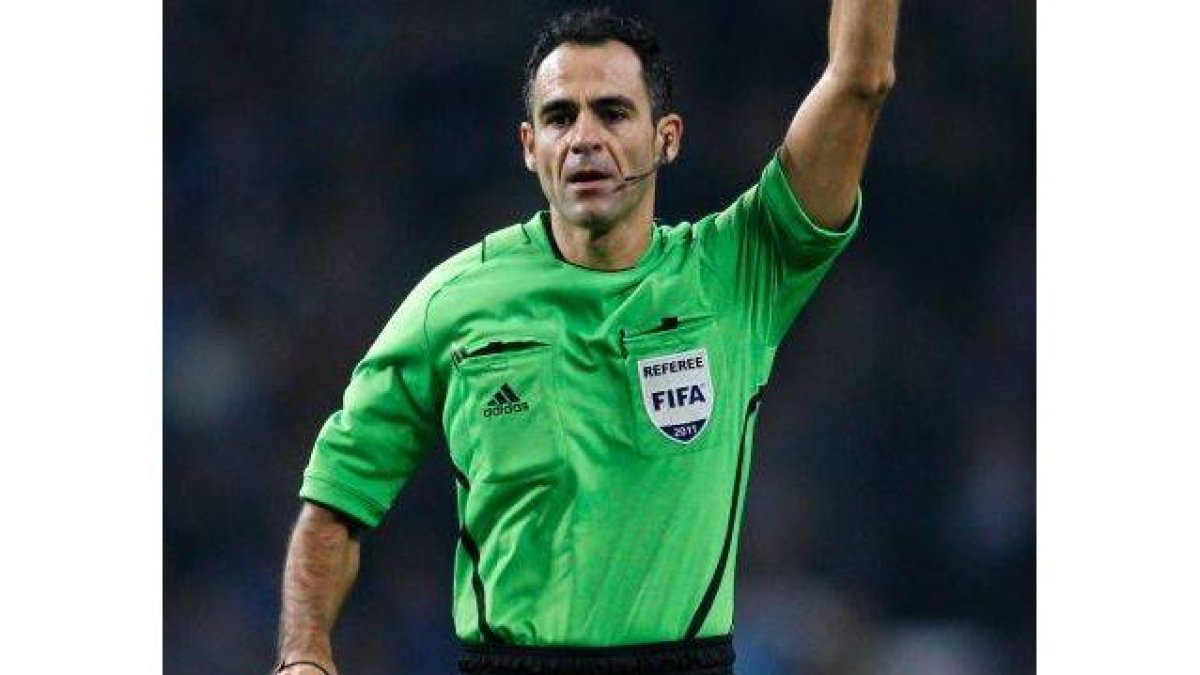 El colegiado madrileño Carlos Velasco Carballo.
