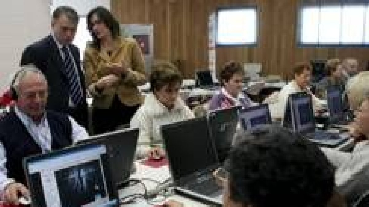 El subdelegado del Gobierno se interesó por el aprendizaje de los alumnos