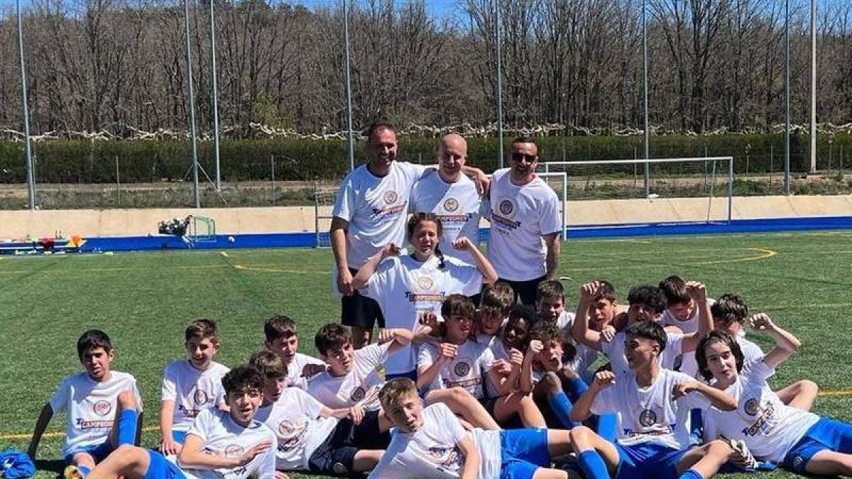 Equipo infantil del Olímpico que sube a 1.ª Provincial Infantil. DL