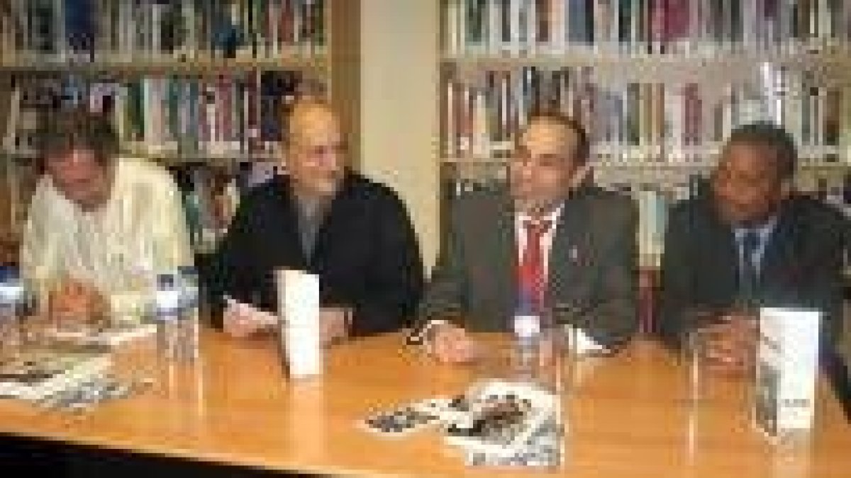 Un momento de la edición de Tardes de Autor, en la biblioteca municipal