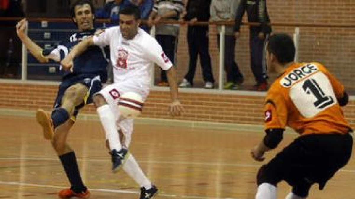 Un gol de Toni, de blanco, fue suficiente para que los leoneses lograran la victoria.
