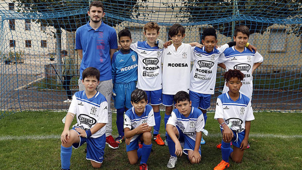 Formación del León CF que milita en la 2.ª División Provincial Alevín. MARCIANO PÉREZ