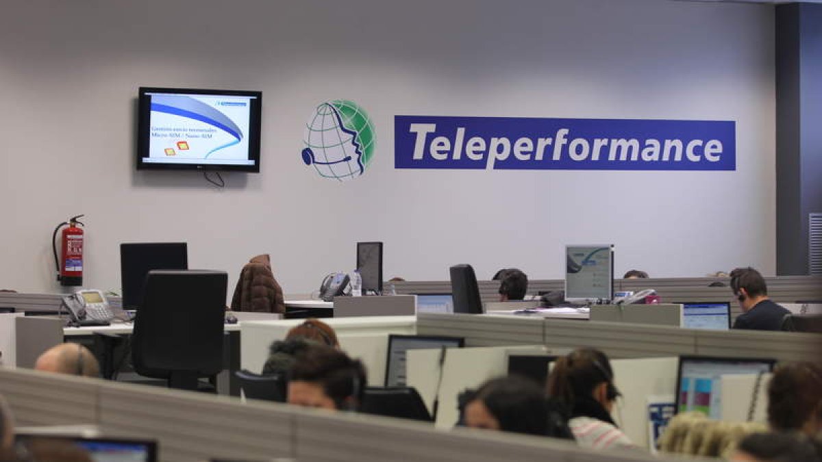 Interior del centro de Teleperformance de Ponferrada, en una imagen de archivo. L. DE LA MATA