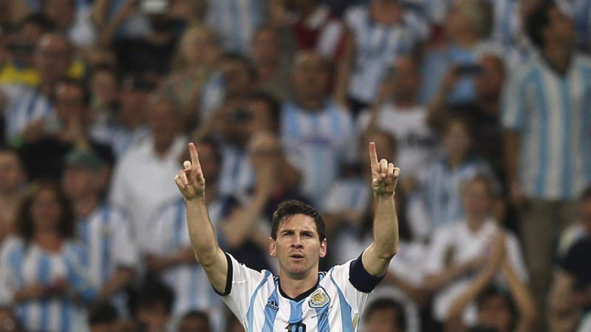 El delantero argentino Lionel Messi celebra el segundo gol ante Bosnia.