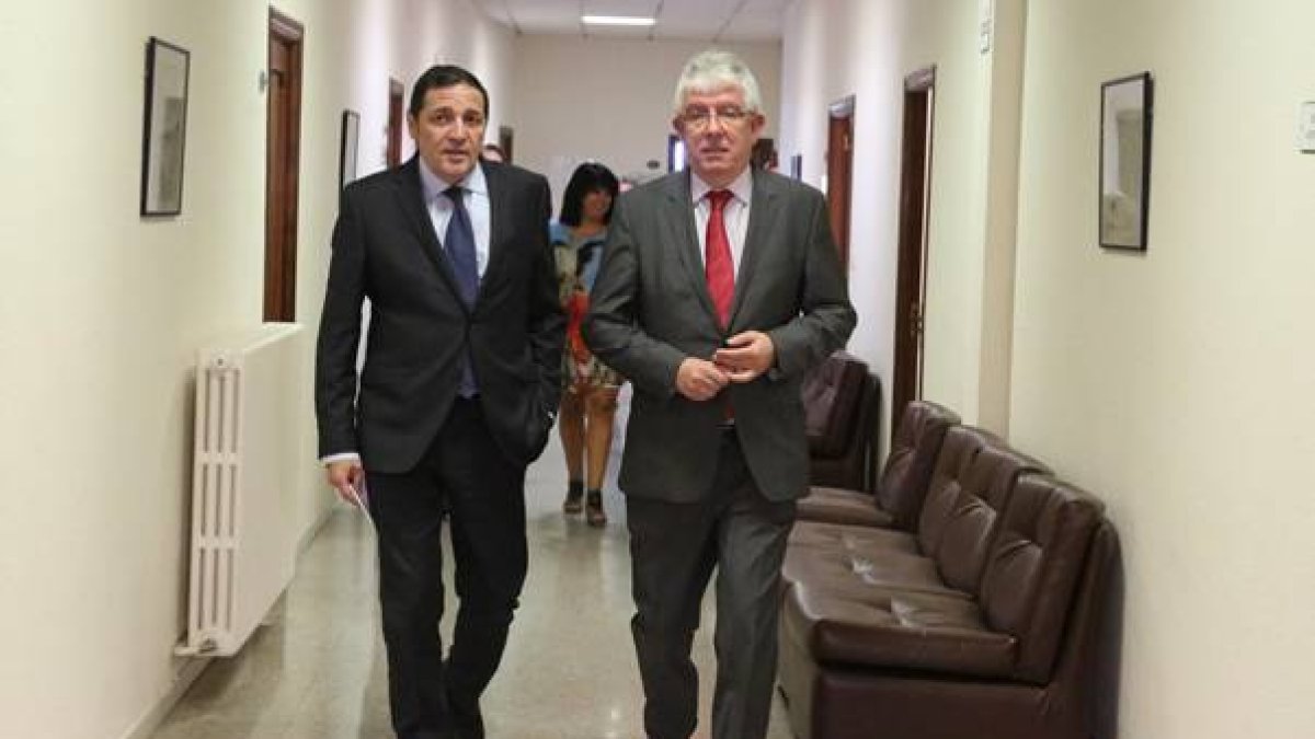 Sáez Aguado y Hermida, ayer en la Universidad.