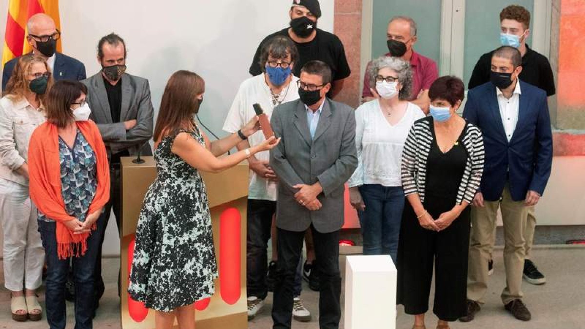 Borràs entrega la Medalla de Honor de oro a víctimas de la represión. M. PÉREZ