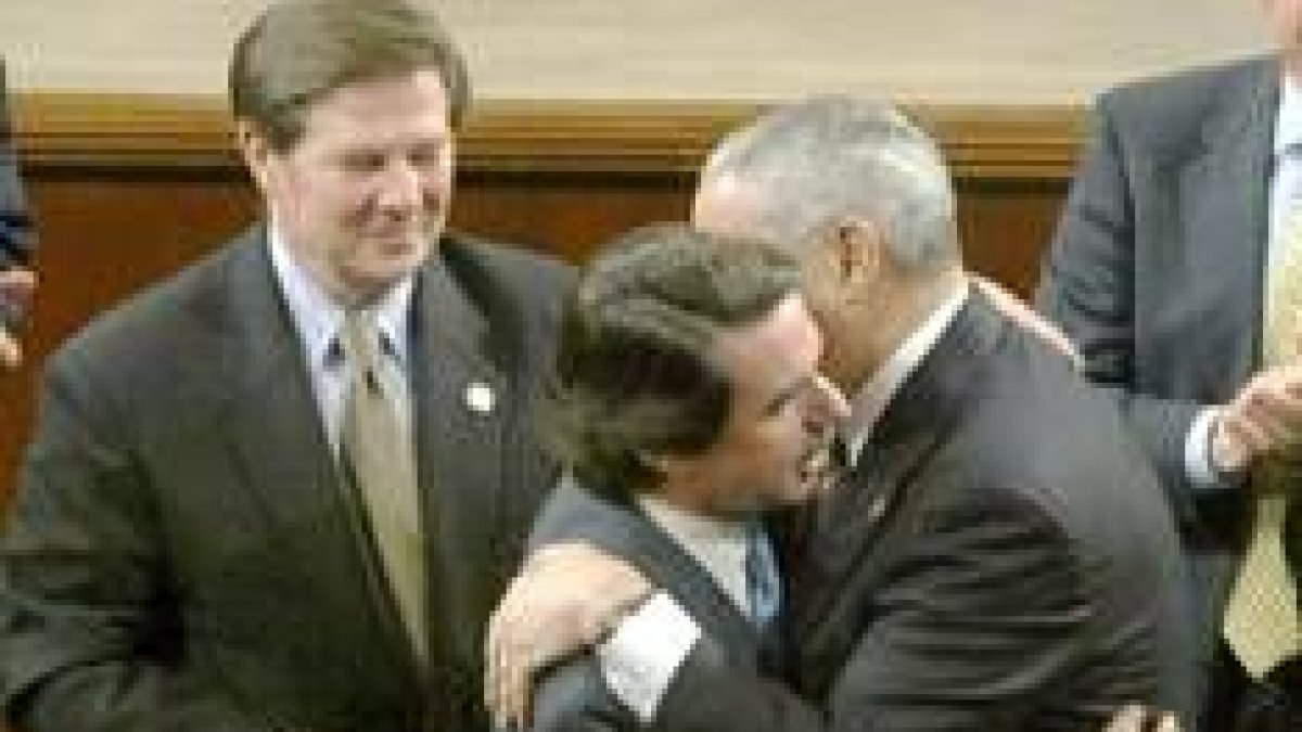 Jose María Aznar tras el discurso en el Congreso de Estados Unidos del año 2004