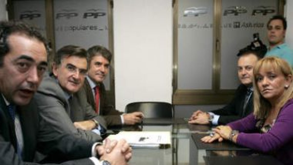 Ovidio Sánchez y Carrasco, frente a frente en la reunión.