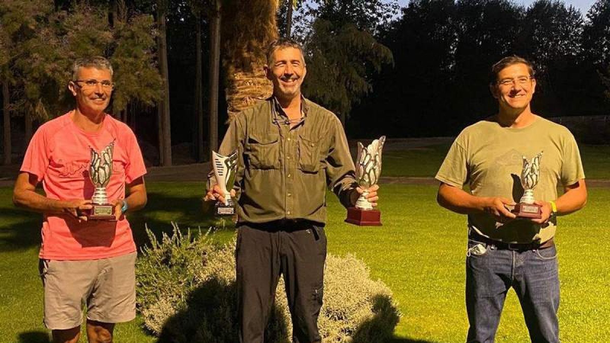Leonardo Gentile, en el centro junto a Villar y Lafuente. DL