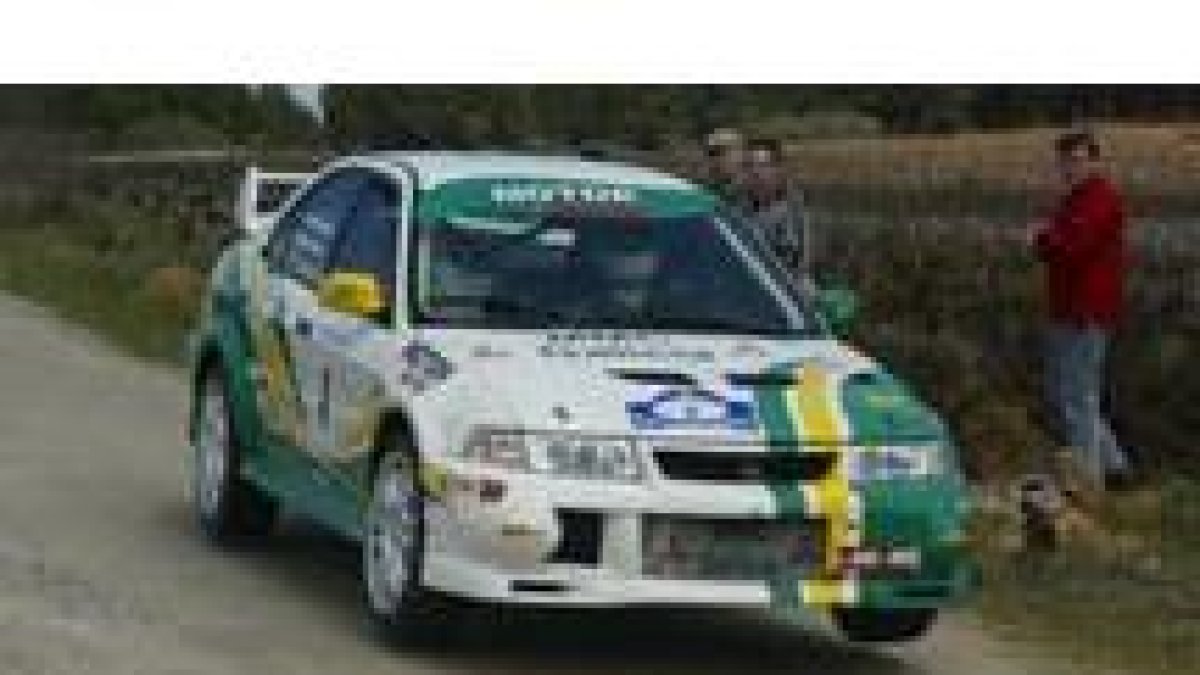Germán Castrillón «vuela» sobre el asfalto en la pasada edición del Rallye