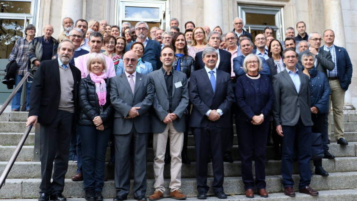 Representantes de 70 universidades, ayer con el rector. DL