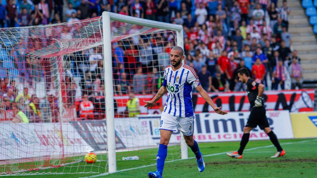 Yuri volvió a marcar y esta vez lo hizo transformando un penalti que cometió Cuéllar sobre el propio delantero brasileño de la Deportiva, que ya suma ocho goles esta temporada.