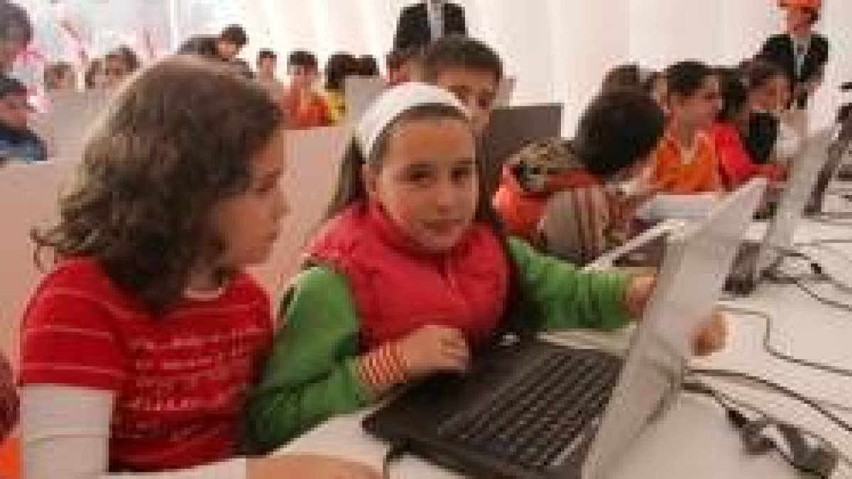 Escolares en un curso de informática de la Junta, en una foto de archivo
