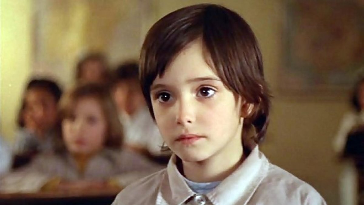 Una imagen de El espíritu de la colmena de Víctor Erice, con Ana Torrent.