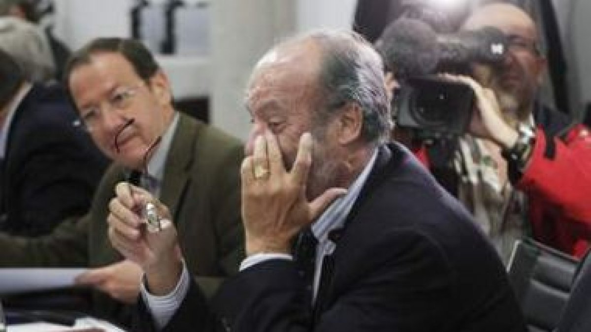 El alcalde de Valladolid, Javier León de la Riva, durante la reunión de la FEMP.