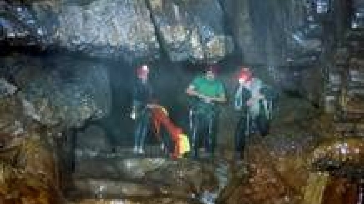 La espeleología es una de las actividades que se realizan en el interior de las Cuevas