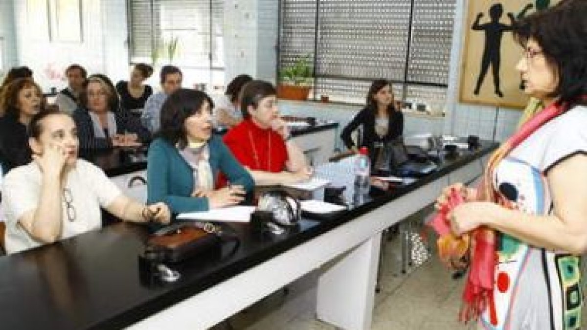 Teresa Gutiérrez, con las participantes en el programa Coeduca.