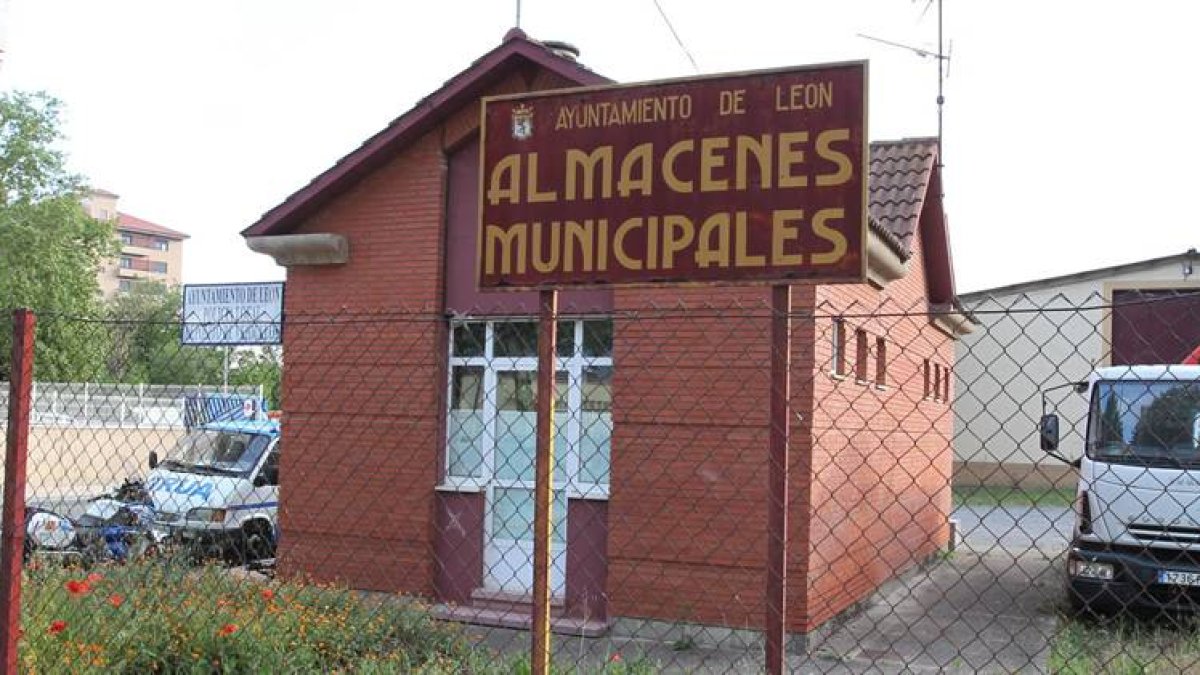Los almacenes están en el paseo del Parque.