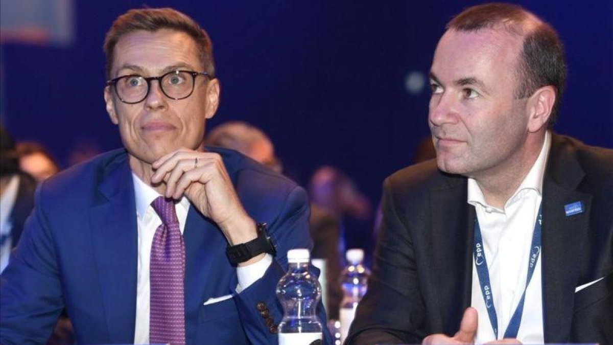 Alexander Stubb y Manfred Weber, durante el Congreso del PPE en Helsinki.