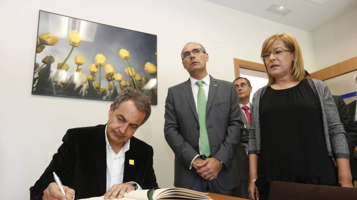 Zapatero se llevó un auténtico baño de multitudes