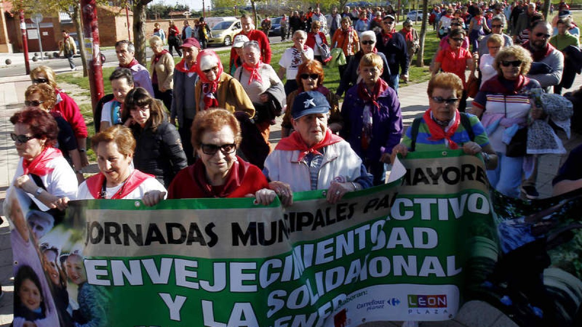 Los integrantes de la marcha recorrieron la ciudad para dar muestra de su vitalidad.