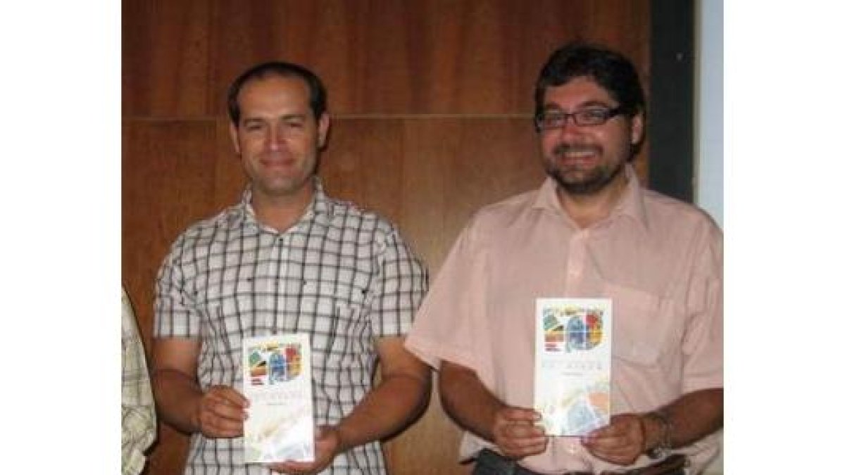 El vicepresidente de Acobem y Manuel Cuenya, ayer.