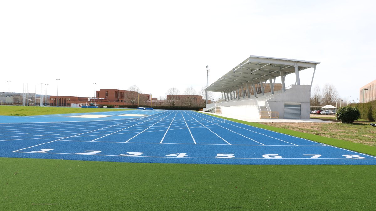 Las nuevas pistas de atletismo de la Universidad. DL
