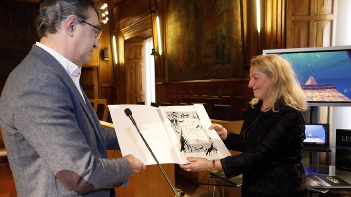 Un momento de la presentación, esta mañana, del libro de Javier Tomé