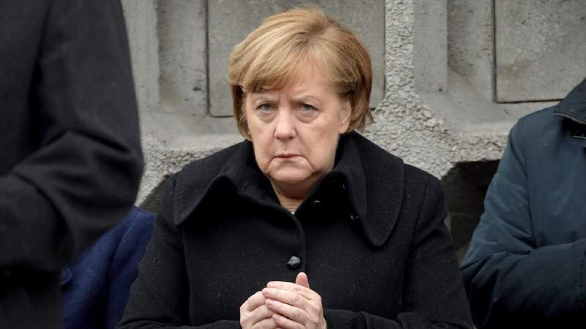 Merkel, en el aniversario del atentado islamista en el que murieron doce personas en Berlín. C. BILAN