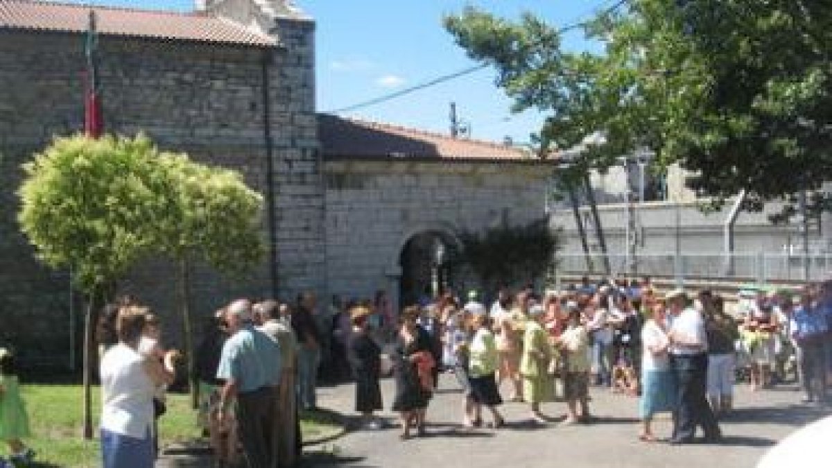La romería de Celadina fue uno de los actos destacados del último día festivo.