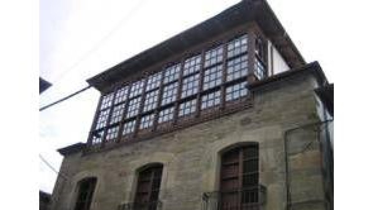 El museo etnográfico se emplaza en este noble edificio de Cacabelos
