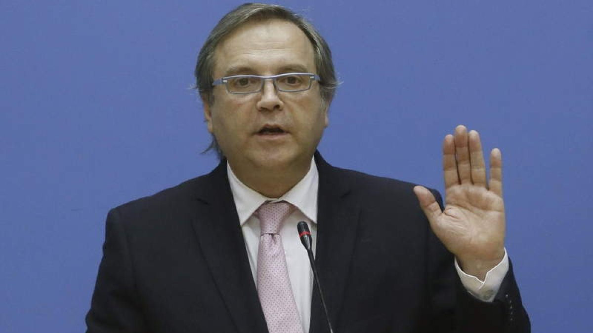 El ex portavoz socialista en el Ayuntamiento de Madrid, Antonio Miguel Carmona. FERNANDO ALVARADO