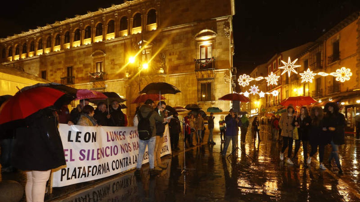 Concentración de la plataforma contra la violencia sexista.