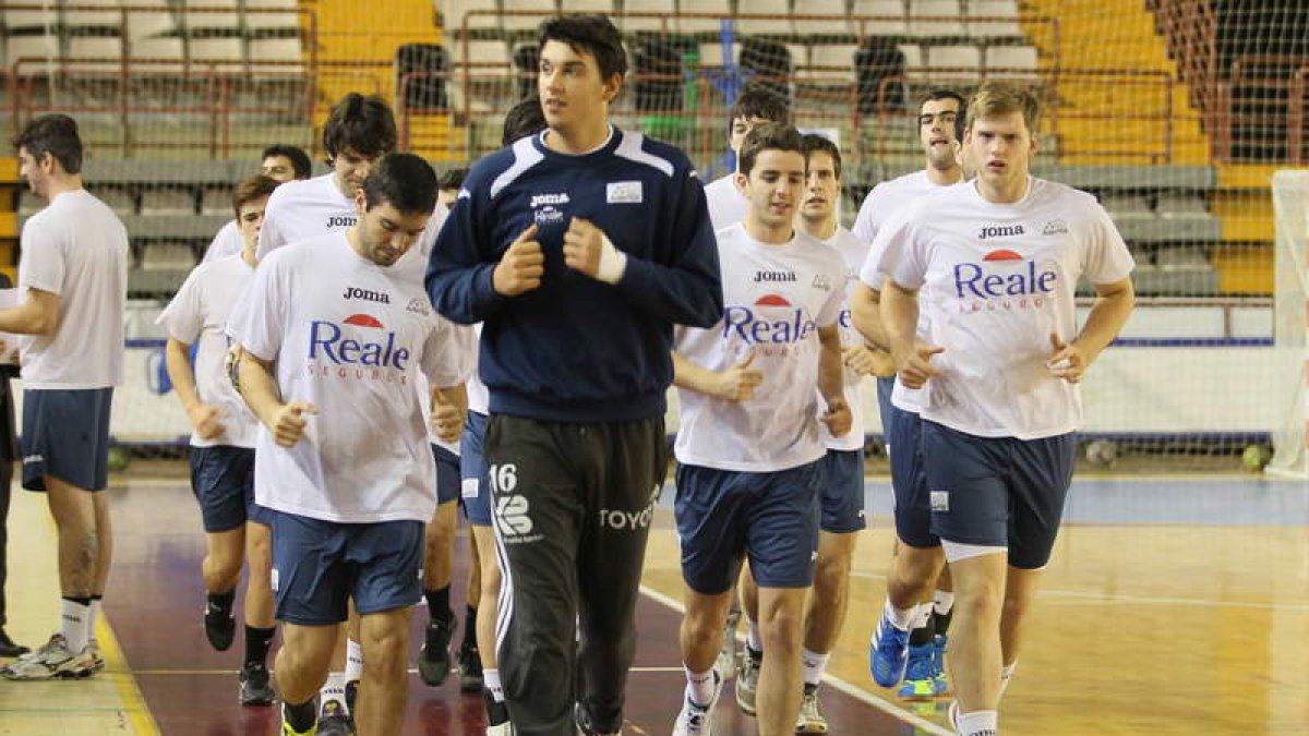 La plantilla entrenó ayer en el Palacio y hoy partirá rumbo al Olímpico de Granollers.