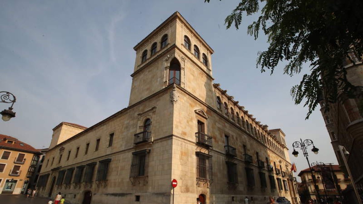 Palacio de los Guzmanes, sede de la Diputación de León.